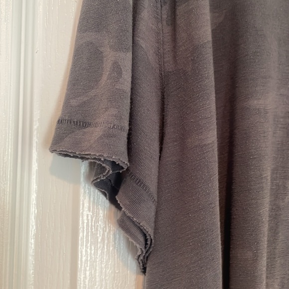 EUC We The Free/ FP Grey Camo Tee L - Picture 4 of 7
